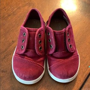 Leather back burgundy Toms